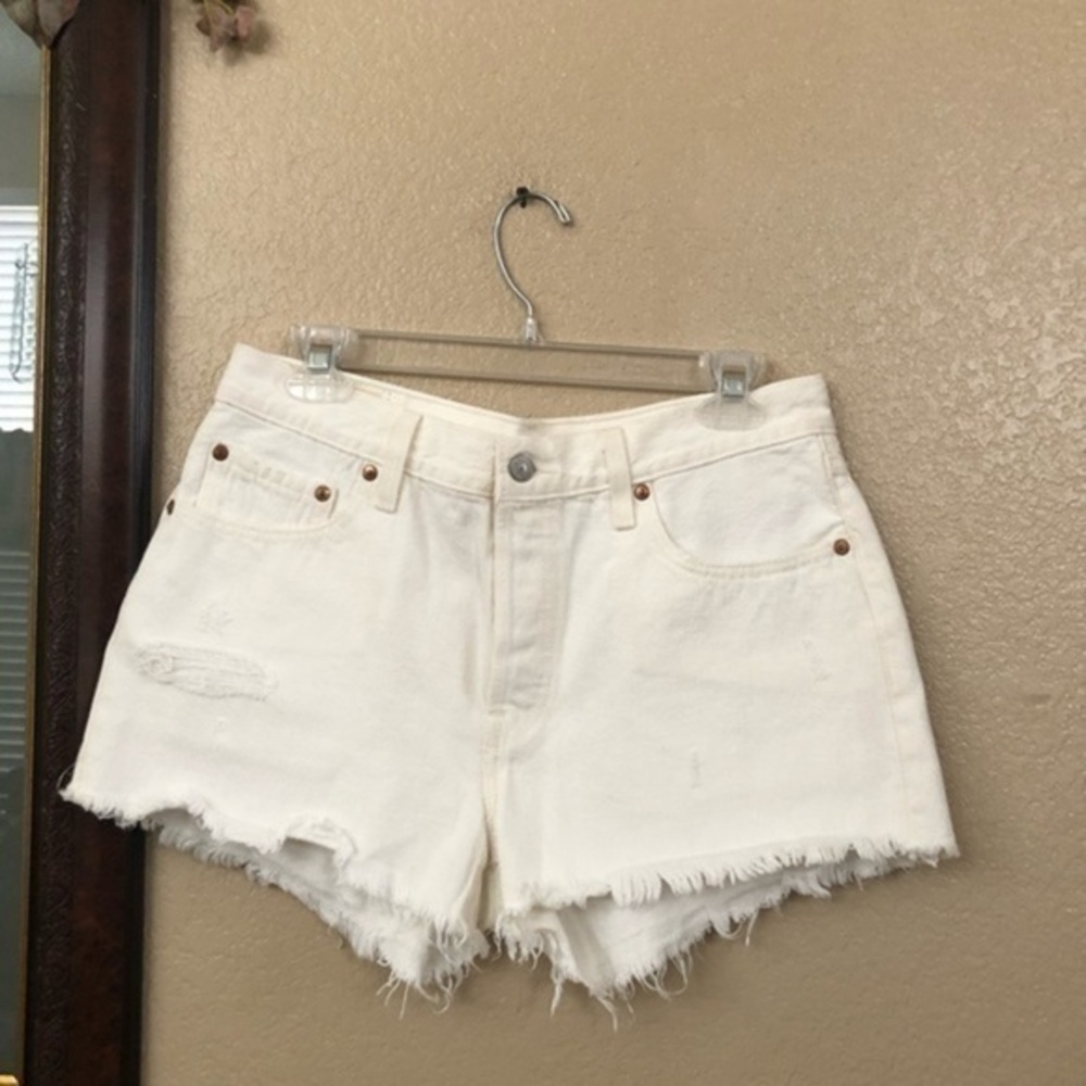 Levi’s White Denim Shorts Size 29